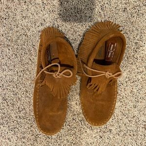 Minnetonka Moccasin shoes. Size 8.5